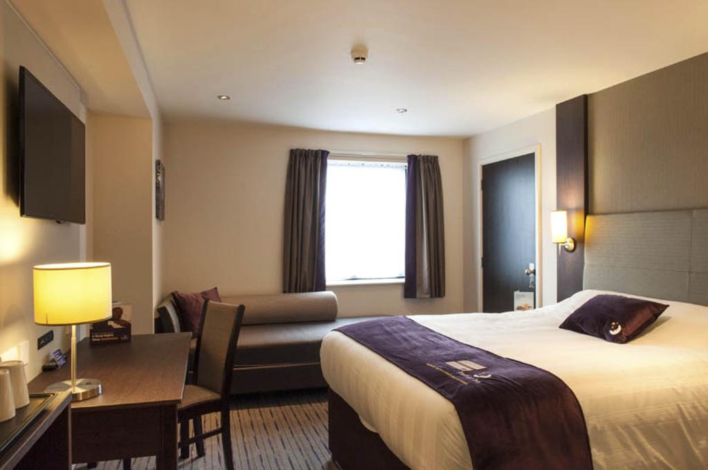 Premier Inn Falkirk - Larbert Esterno foto