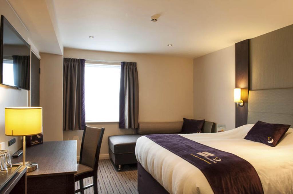 Premier Inn Falkirk - Larbert Esterno foto