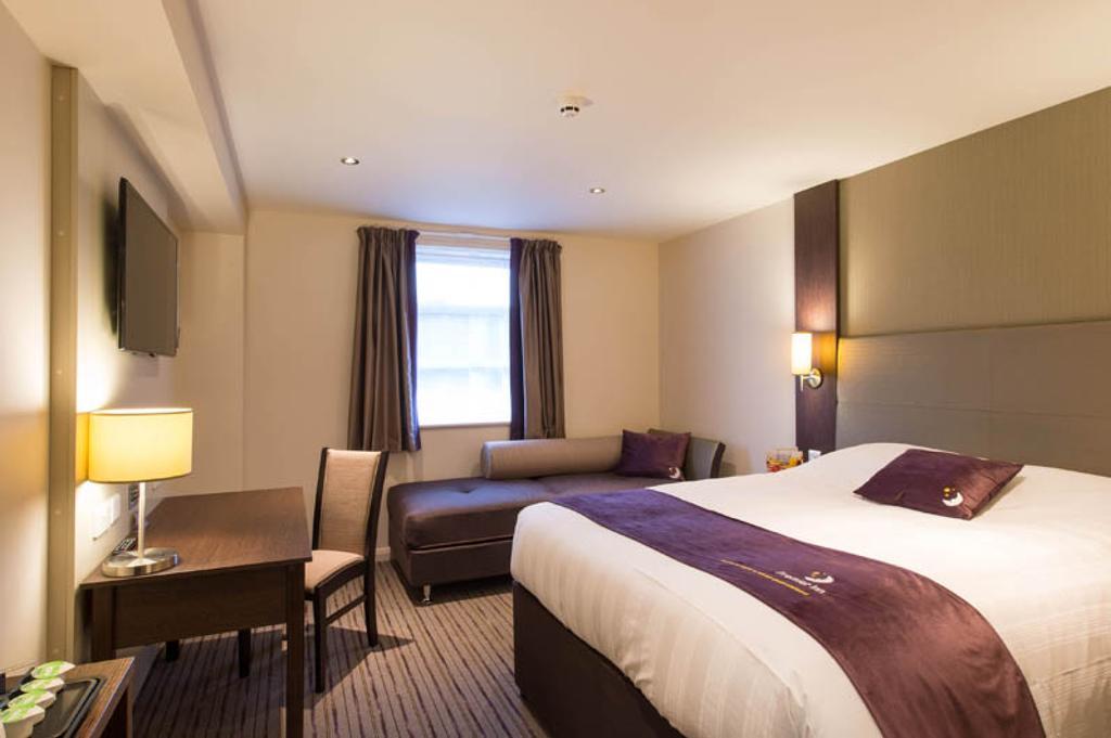 Premier Inn Falkirk - Larbert Esterno foto