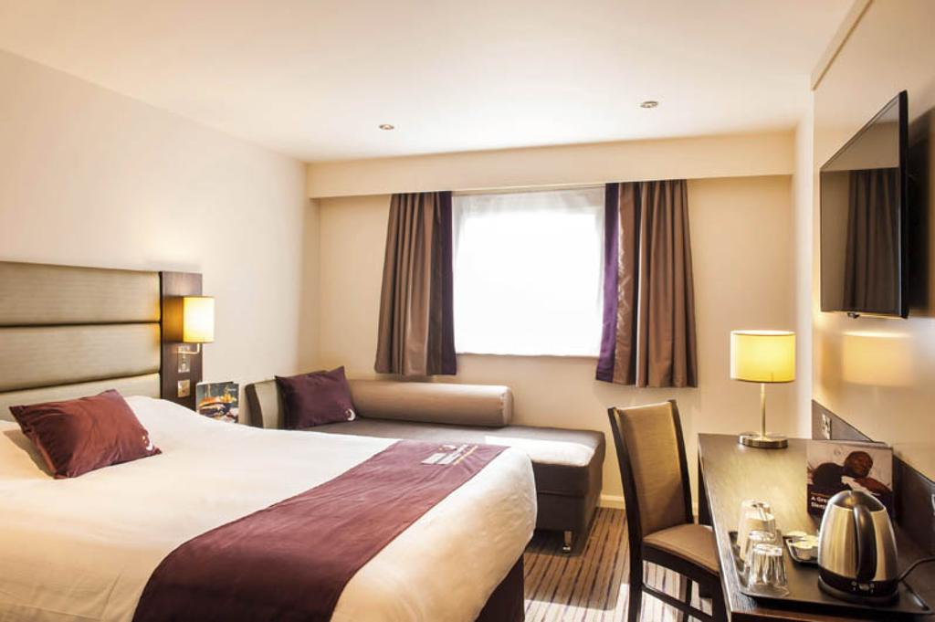 Premier Inn Falkirk - Larbert Esterno foto