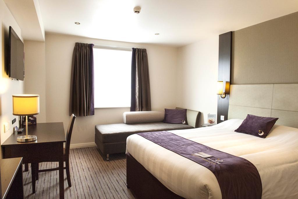 Premier Inn Falkirk - Larbert Esterno foto