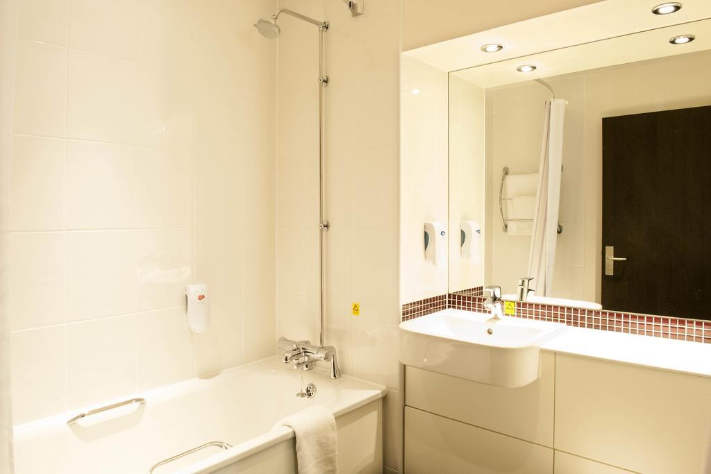 Premier Inn Falkirk - Larbert Esterno foto