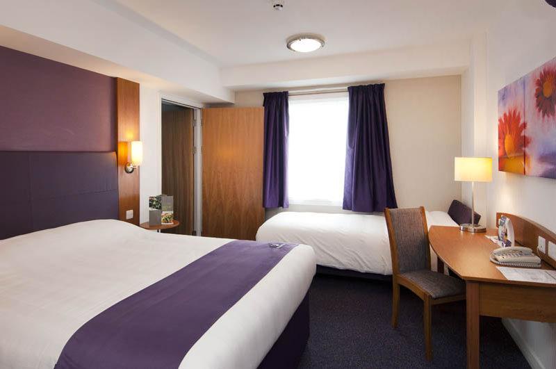 Premier Inn Falkirk - Larbert Esterno foto